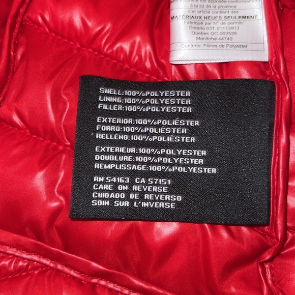 Guess puffer hooded red jacket is size medium - Picture 6 of 8